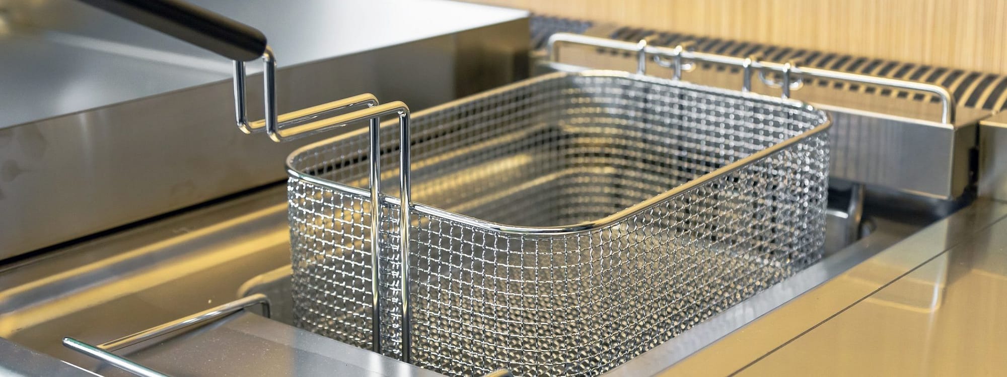 How To Clean a Deep Fat Fryer- 17 Steps